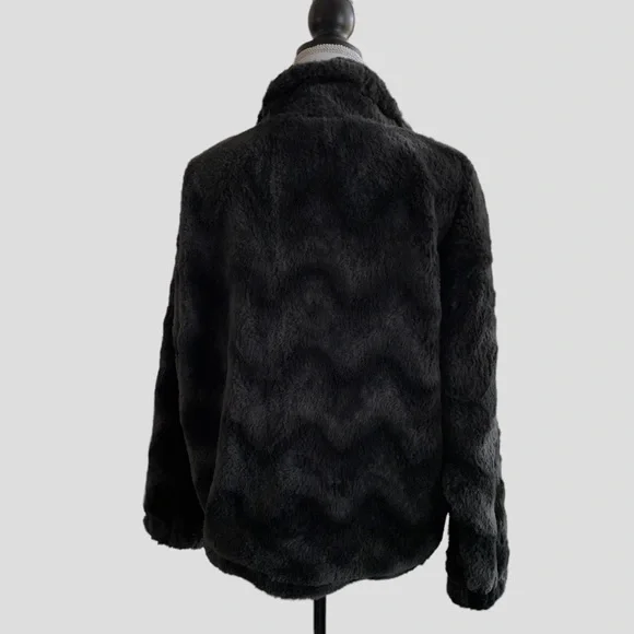URBAN OUTFITTERS EVA BLACK FAUX FUR CHEVRON TEDDY BOMBER JACKET